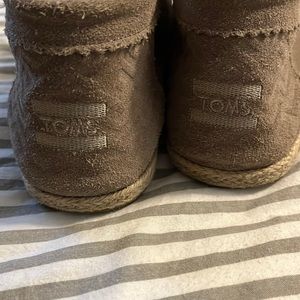 Tom’s booties TOMS
PALMERA CHUKKA
